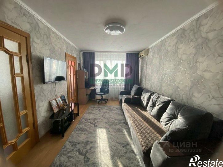 4-комн квартира улица Короленко, 118,  д. 118