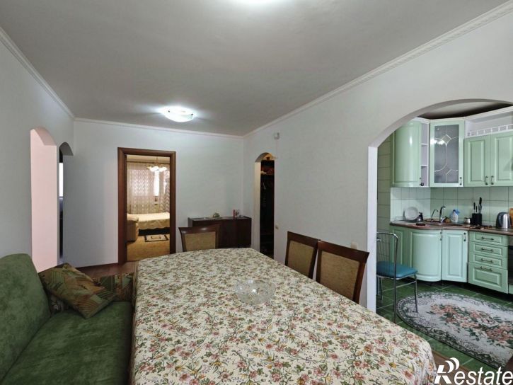 4-комн квартира ул Машиностроителей, 8,  д. 8