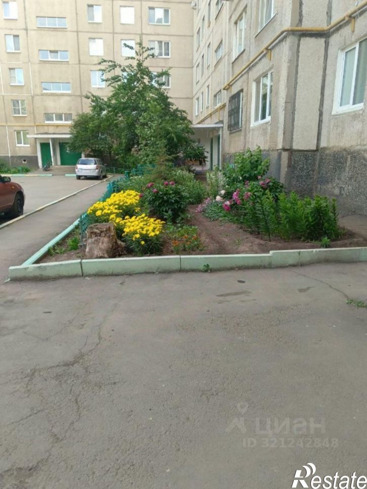 3-комн квартира ул Стасова, 8,  д. 8