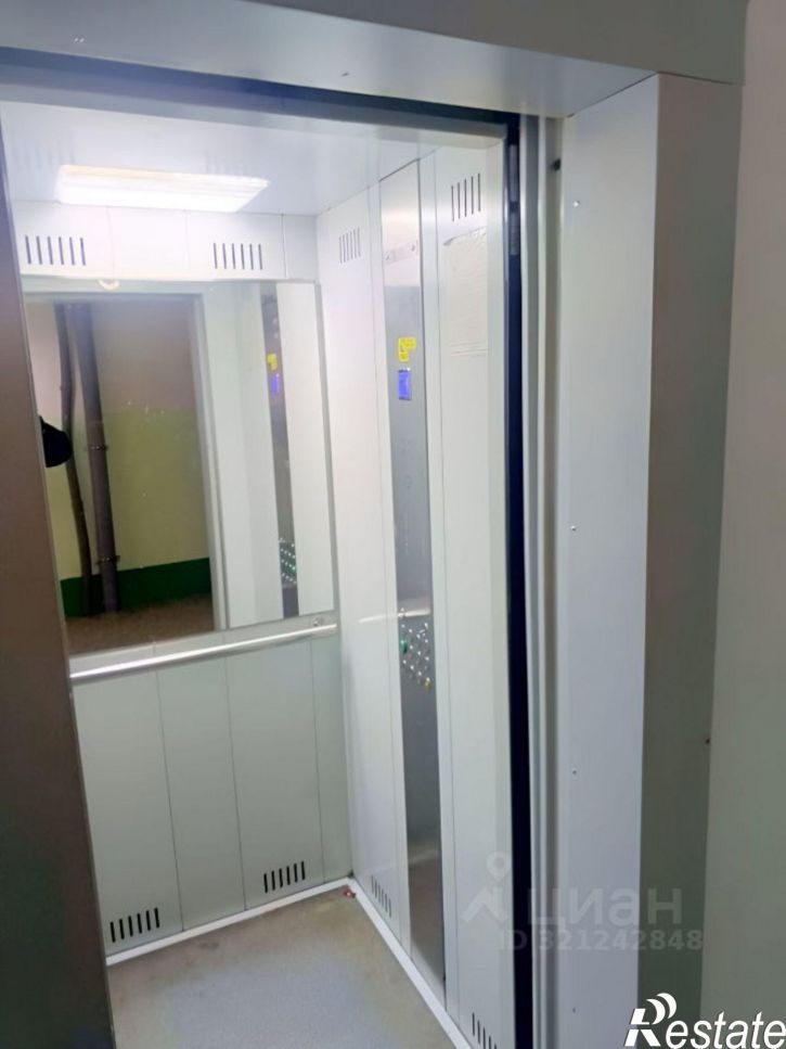 3-комн квартира ул Стасова, 8,  д. 8