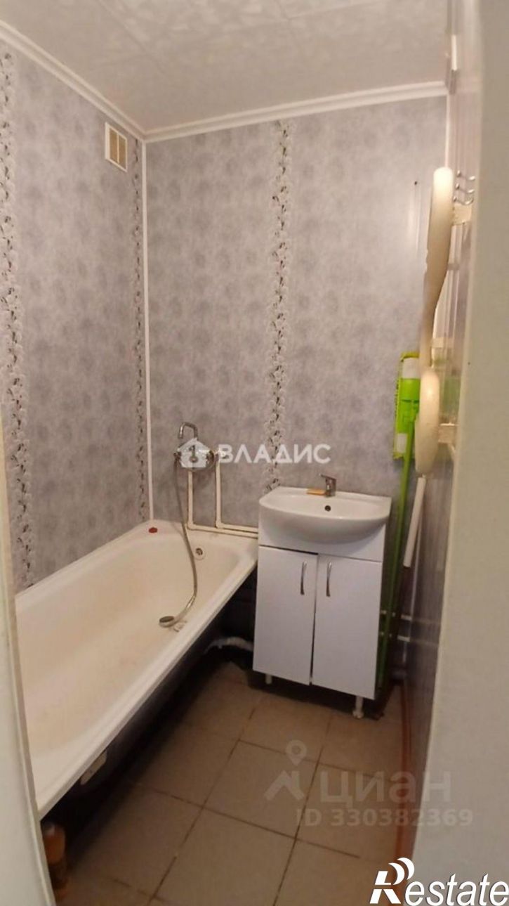 2-комн квартира ул Короленко, 136,  д. 136