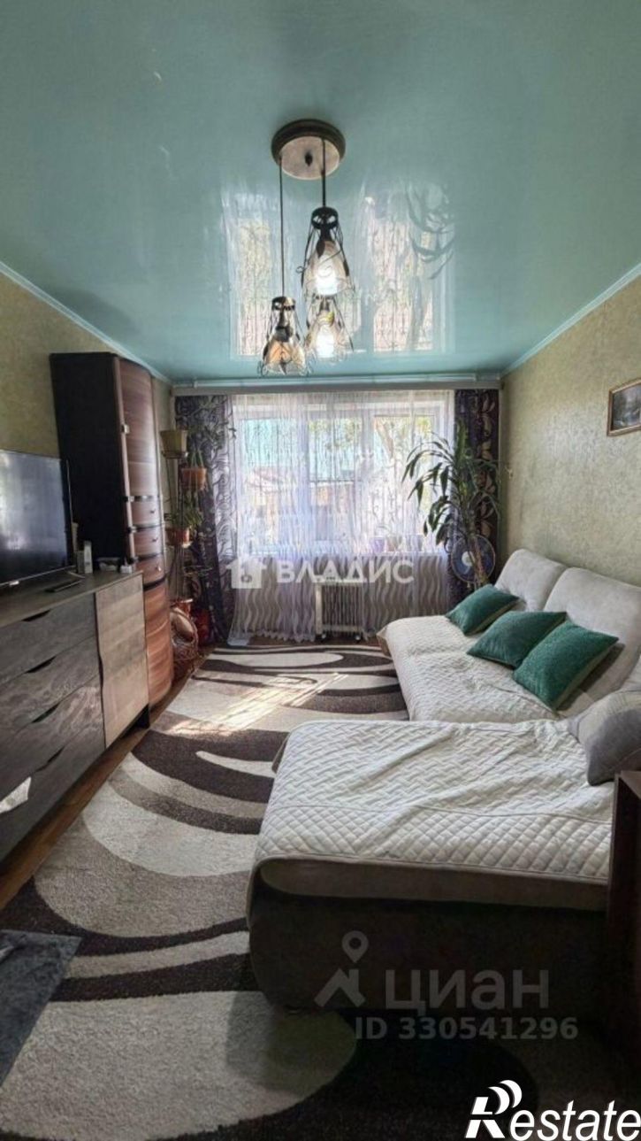 3-комн квартира улица Короленко, 118,  д. 118
