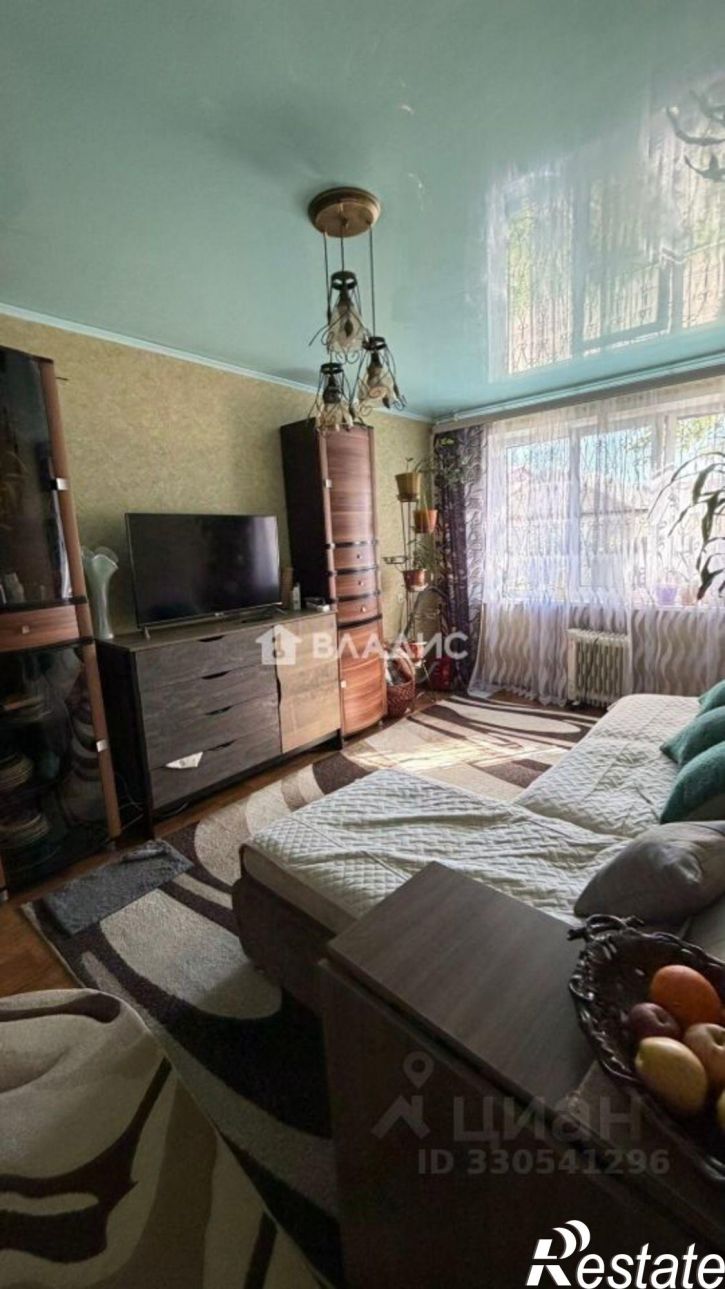 3-комн квартира улица Короленко, 118,  д. 118
