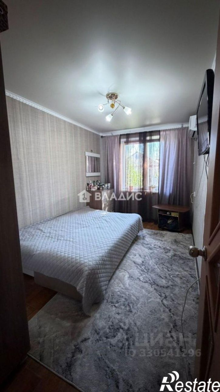 3-комн квартира улица Короленко, 118,  д. 118