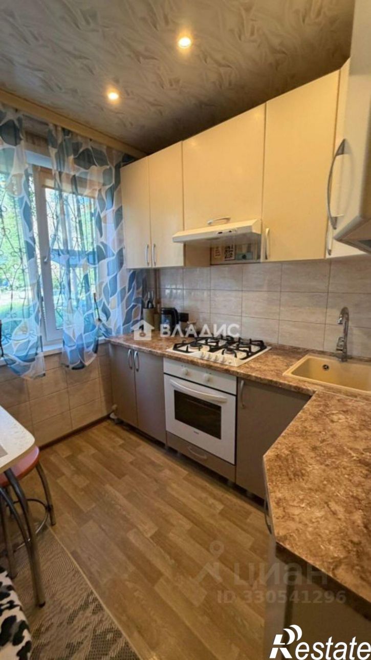 3-комн квартира улица Короленко, 118,  д. 118