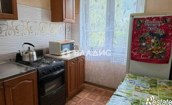4-комн квартира улица Комарова, 16,  д. 16