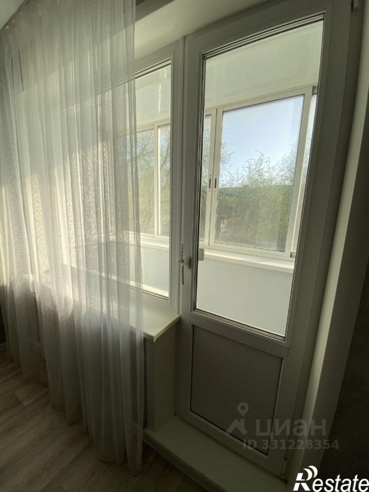2-комн квартира улица Короленко, 142,  д. 142