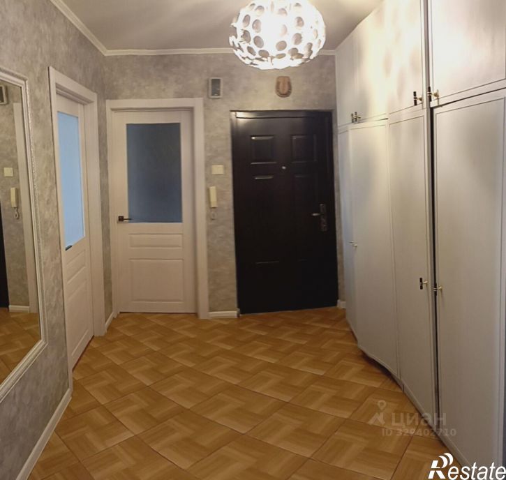 3-комн квартира ул Стасова, 8,  д. 8