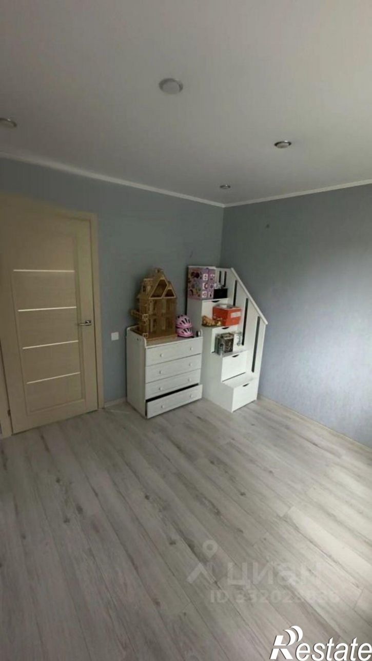 3-комн квартира ул Машиностроителей, 8,  д. 8