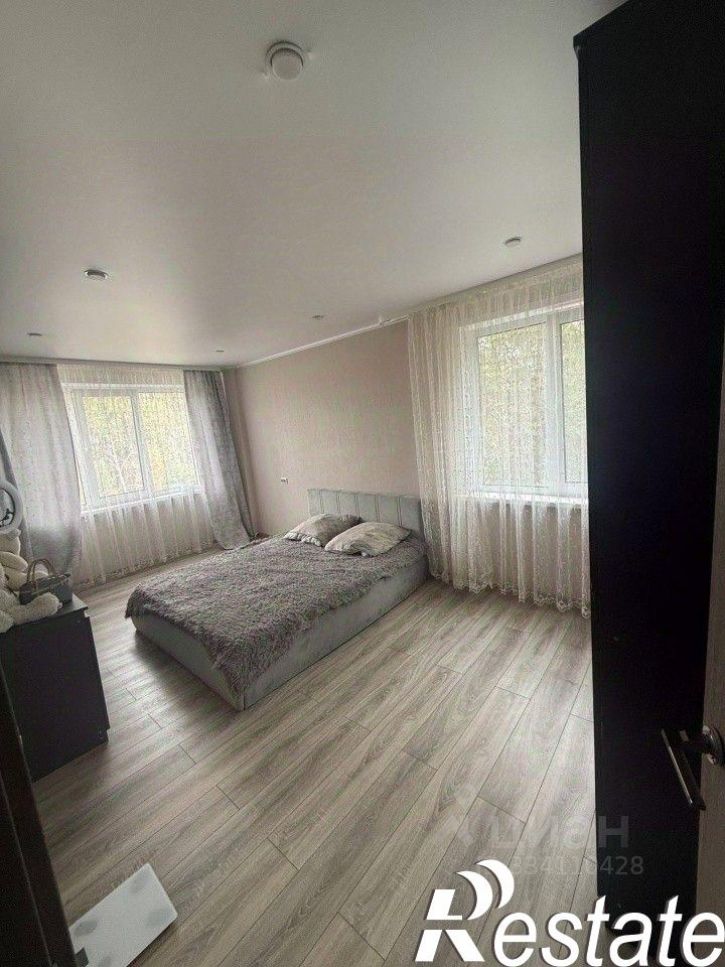 3-комн квартира улица Короленко, 142А,  д. 142А