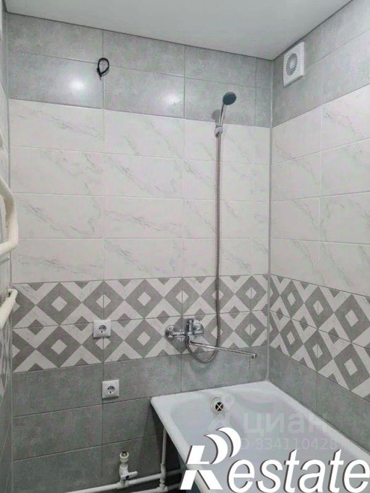 3-комн квартира улица Короленко, 142А,  д. 142А